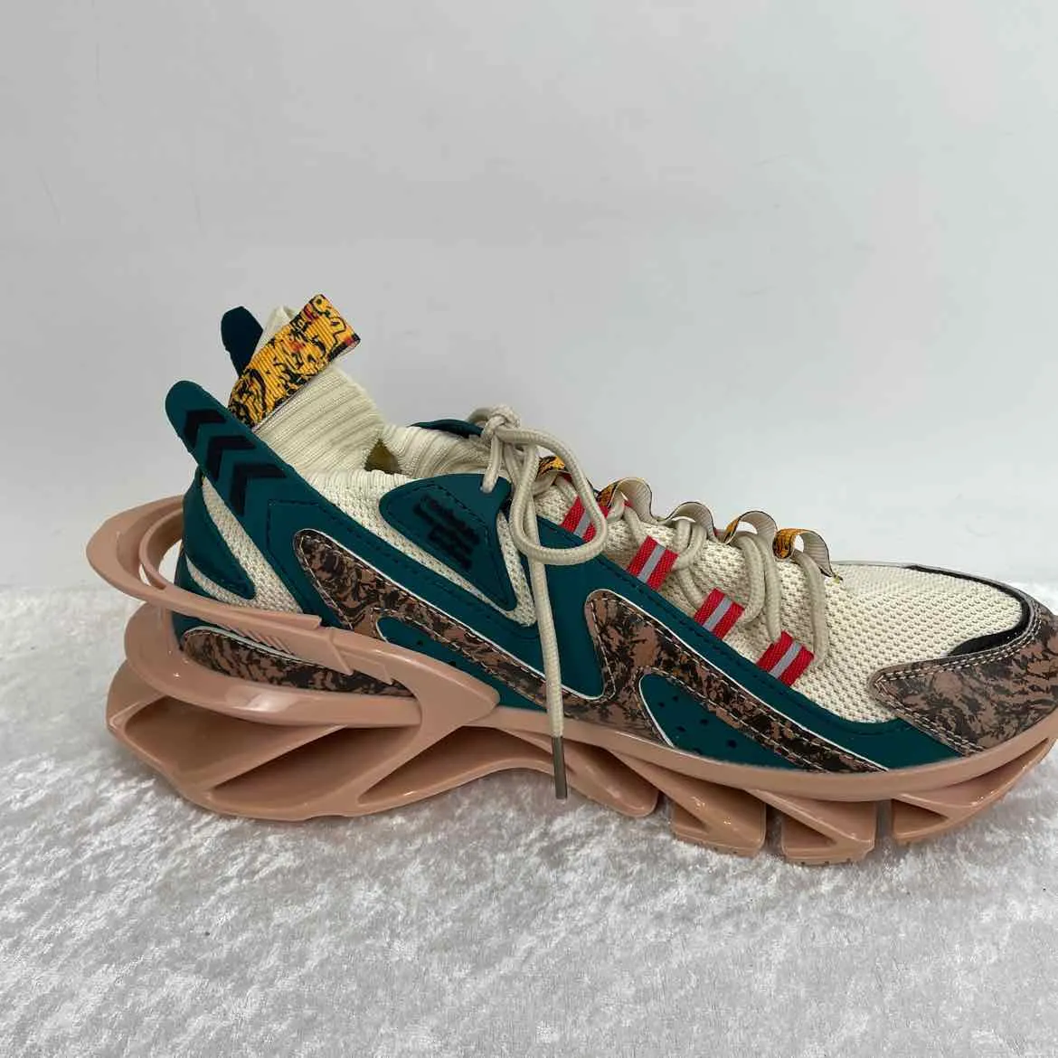 Reuluton Women Size 42 Green/beige NWOT Sneakers